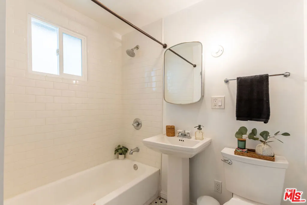 1519 Morton Terrace, Los Angeles, California 90026 home-pic-17