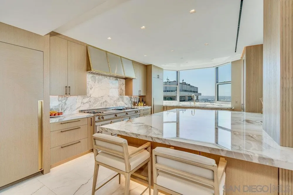 2500 6th Ave Penthouse 4, San Diego, California 92103 home-pic-8
