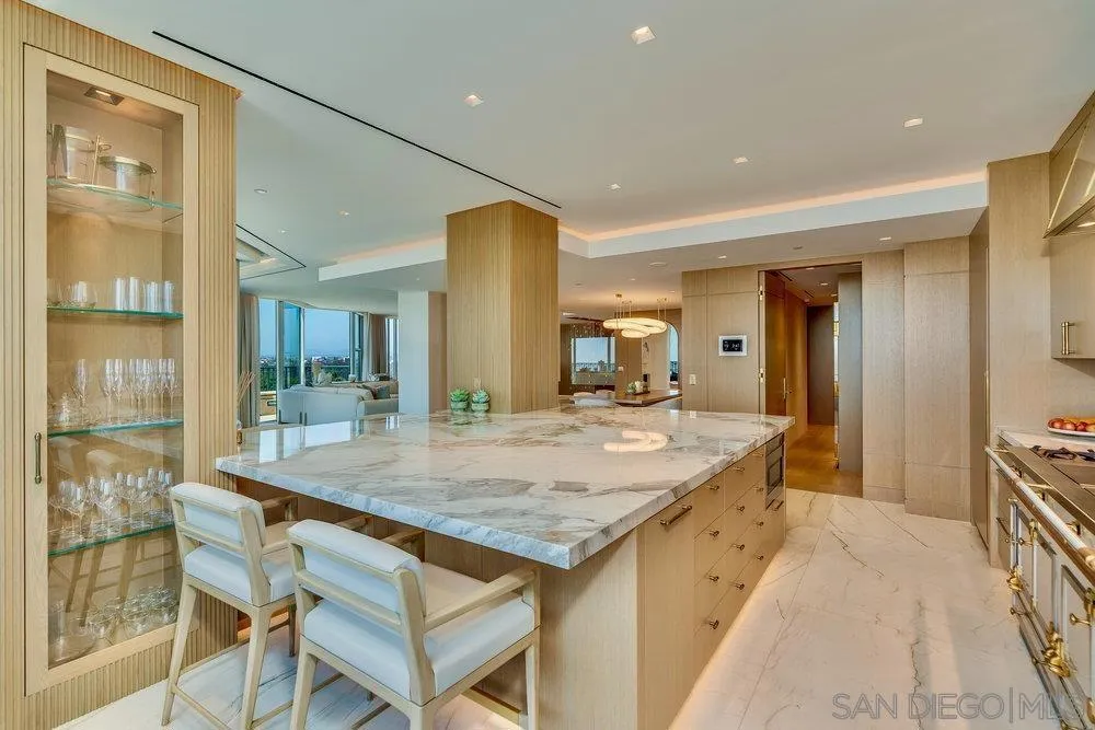2500 6th Ave Penthouse 4, San Diego, California 92103 home-pic-10