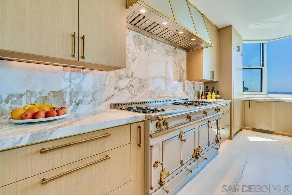 2500 6th Ave Penthouse 4, San Diego, California 92103 home-pic-9