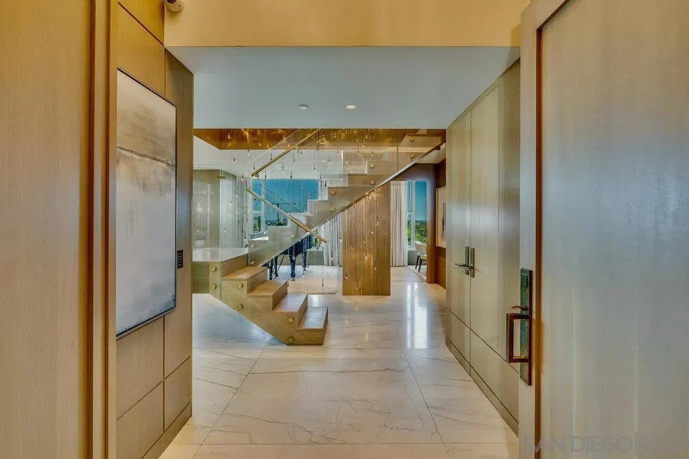 2500 6th Ave Penthouse 4, San Diego, California 92103 home-pic-2