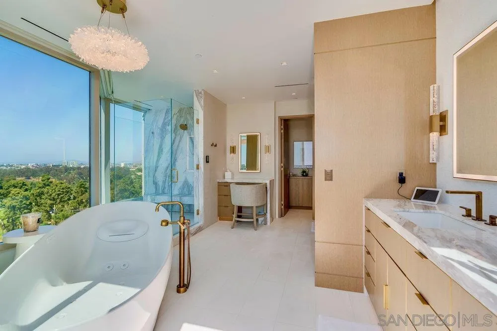 2500 6th Ave Penthouse 4, San Diego, California 92103 home-pic-15