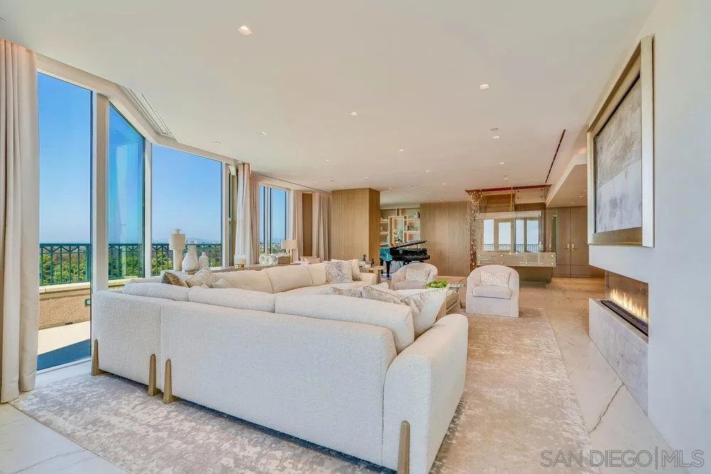 2500 6th Ave Penthouse 4, San Diego, California 92103 home-pic-4