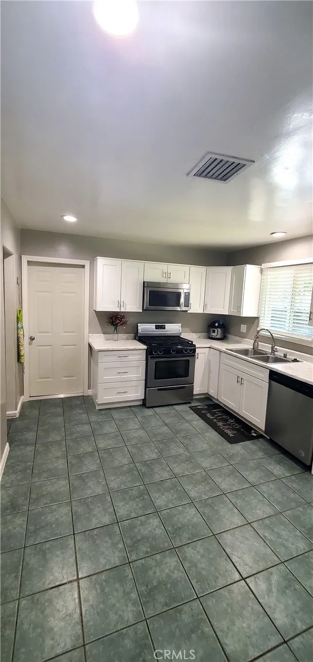 857 N Dallas Avenue, San Bernardino, California 92410 home-pic-7
