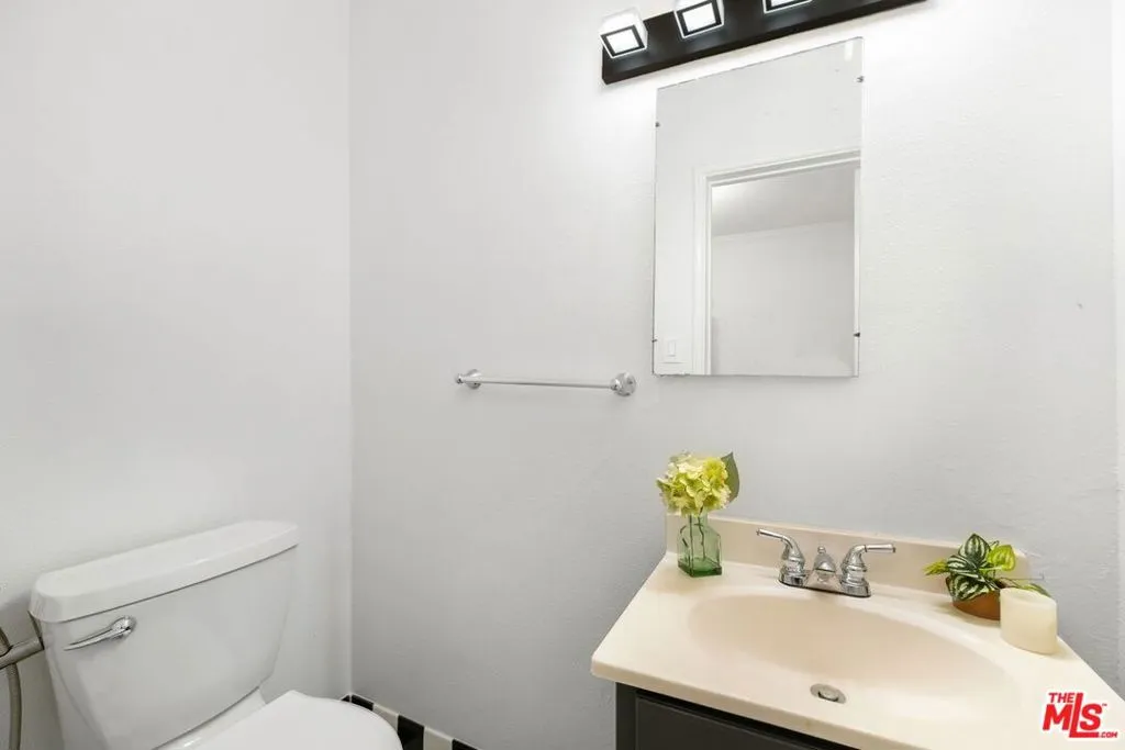 465 N Kilkea Drive, Los Angeles, California 90048 home-pic-37