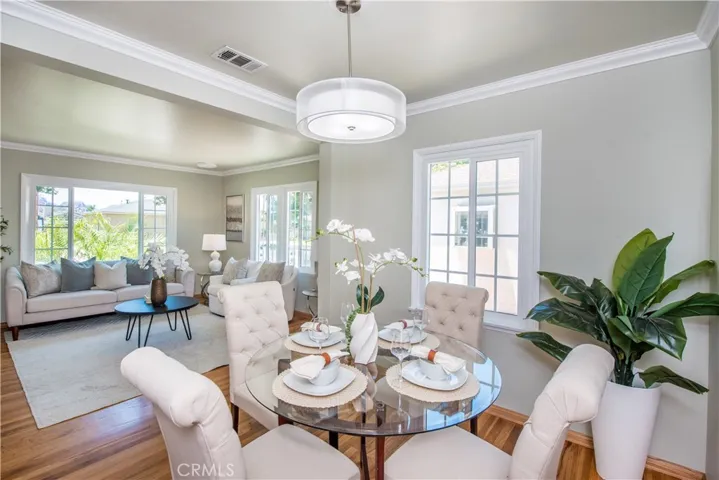 Dining room.