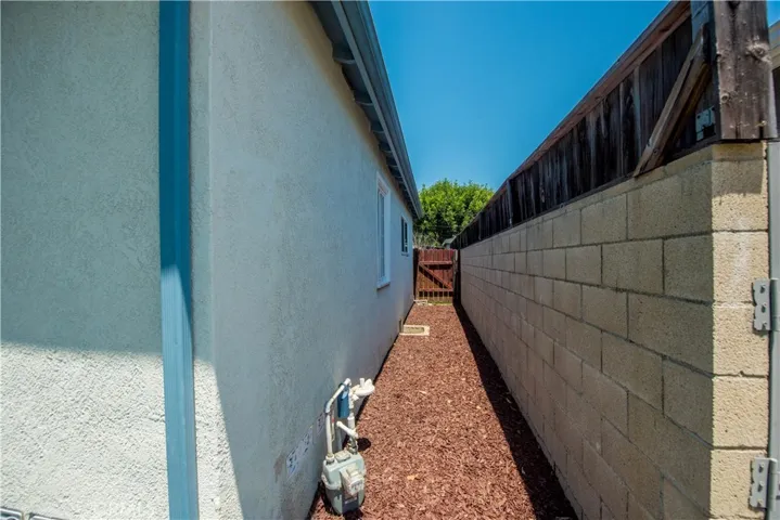 Side of house with new wood chips.