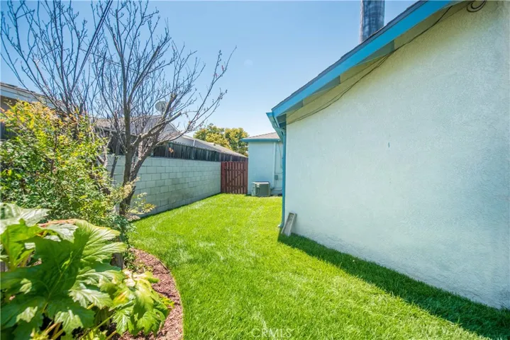 Warm landscapig, private area for entertaining.