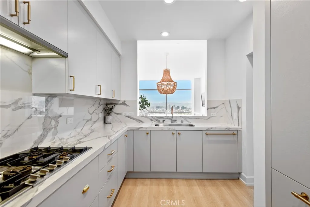 900 W Olympic Boulevard 34f, Los Angeles, California 90015 home-pic-3
