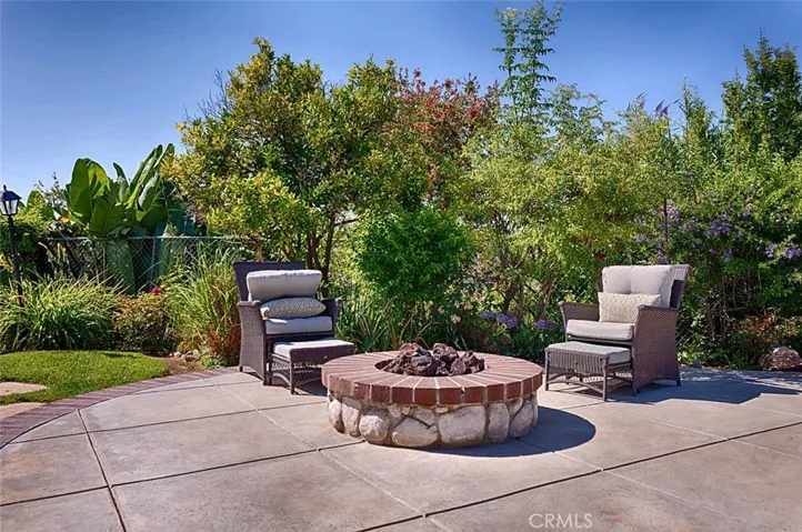 Gas fire pit