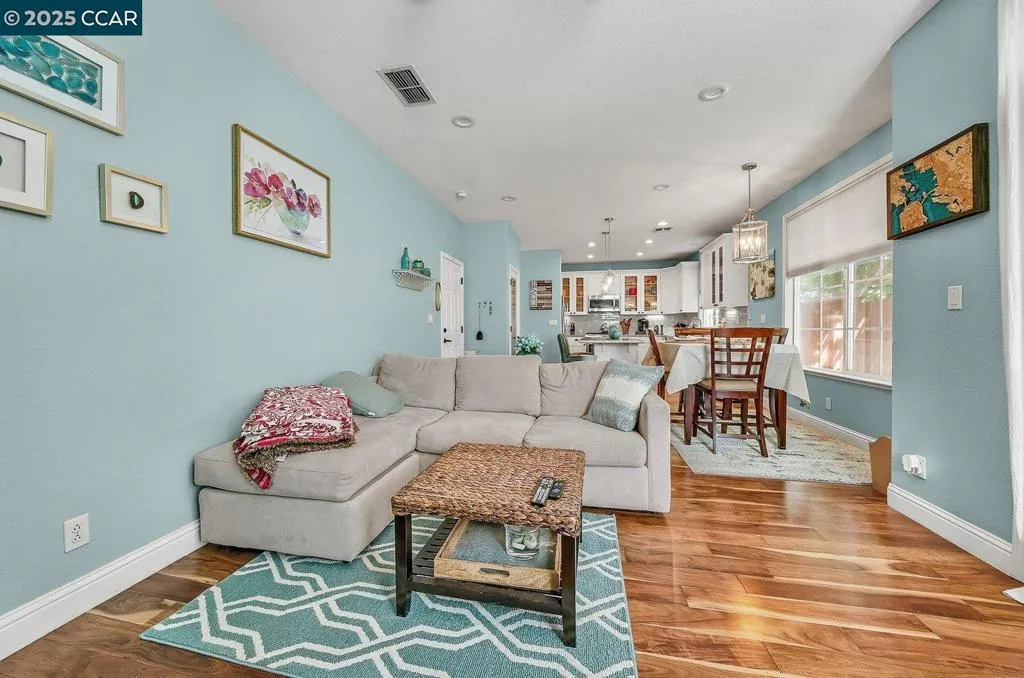 22 Village Square Pl, Pleasant Hill, California 94523 home-pic-11