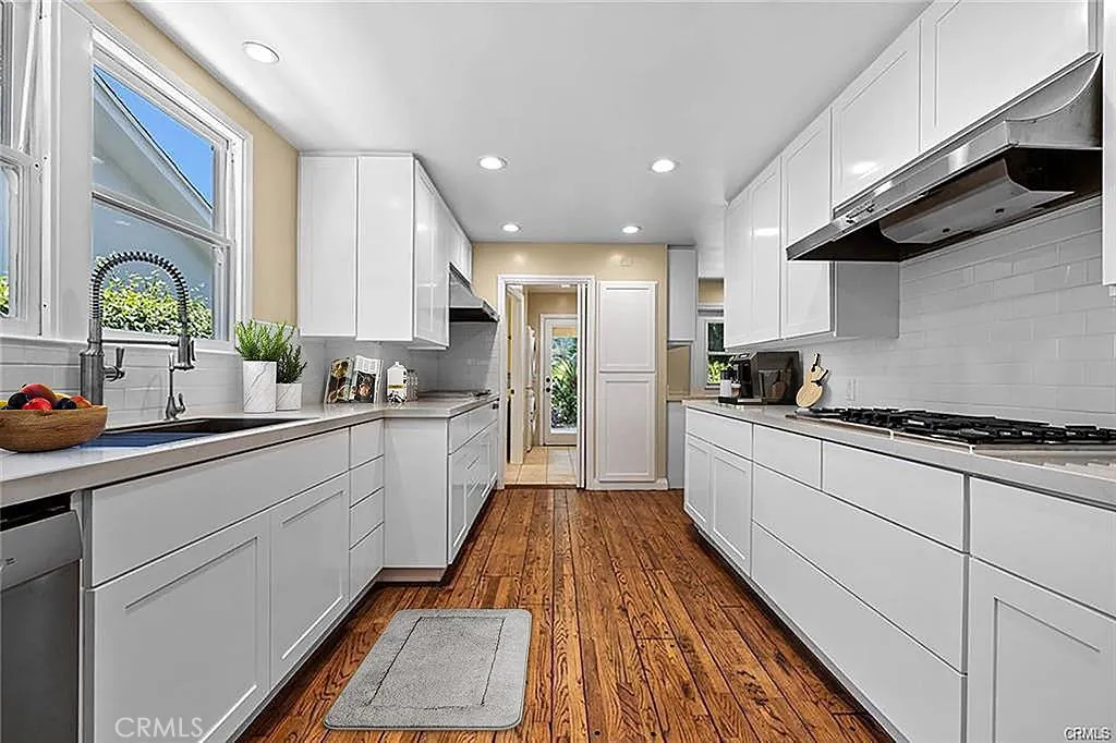 15454 Sutton Street, Sherman Oaks, California 91403 home-pic-11