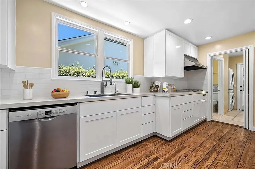 15454 Sutton Street, Sherman Oaks, California 91403 home-pic-10