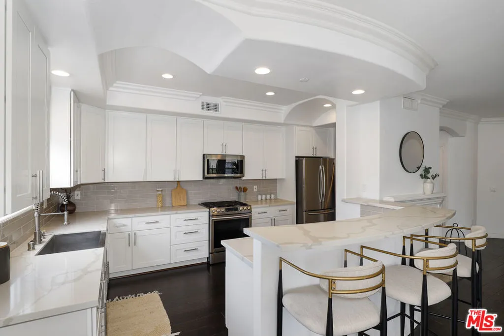 1862 S Bentley Avenue 202, Los Angeles, California 90025 home-pic-8