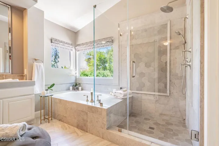 15591 Harte-Primary Bathroom2
