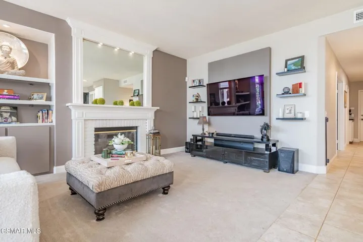 15591 Harte-Familyroom2