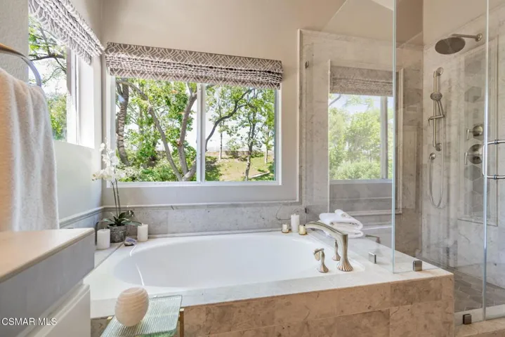 15591 Harte-Primary Bathroom3