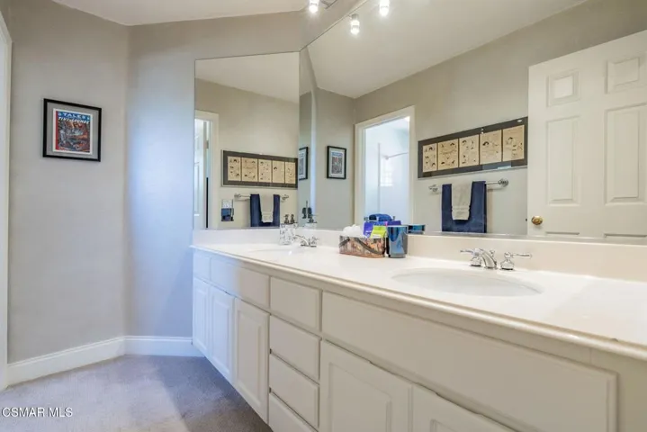 15591 Harte-Upstairs bathroom