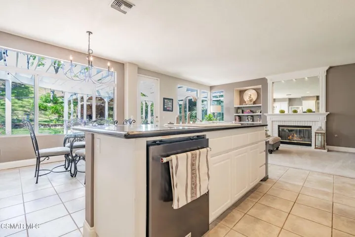 15591 Harte-kitchentofamily