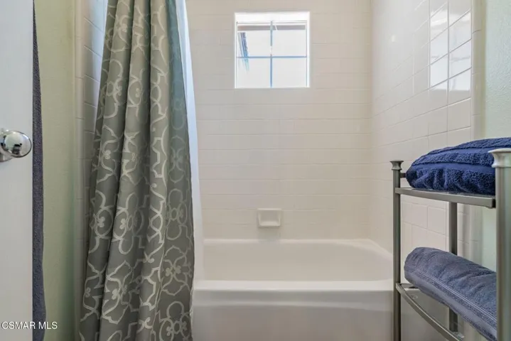15591 Harte-Upstairs bathroom2