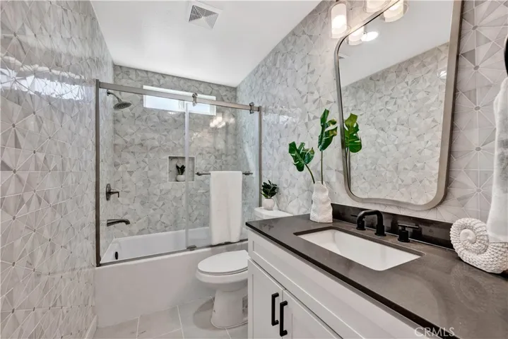 Upstairs Guest Hall Bathroom