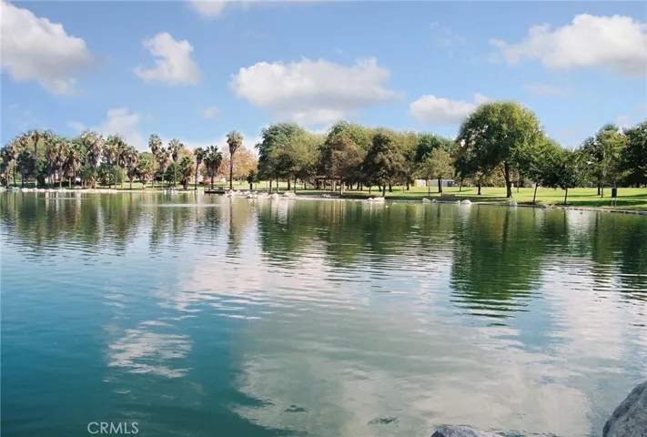 Nearby Mile Square Lake and Park