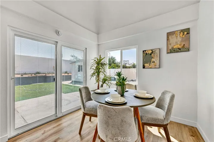 Dining Area Off Kitchen