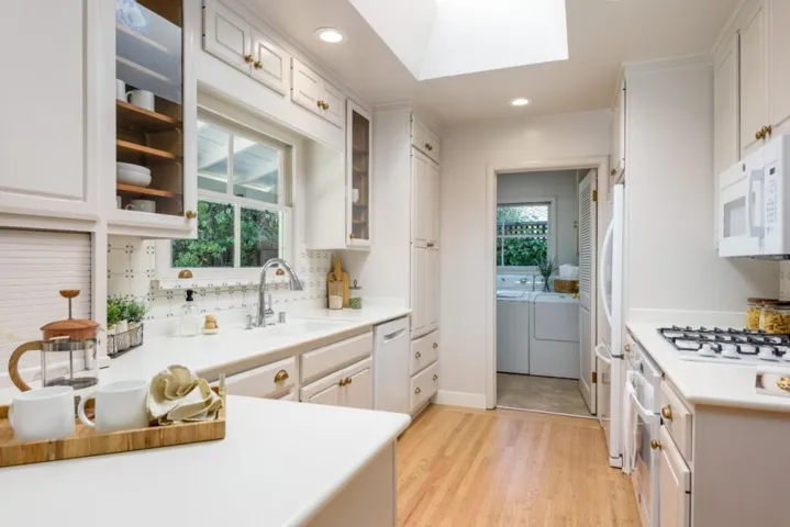 435 Buena Vista Avenue, Redwood City, California 94061