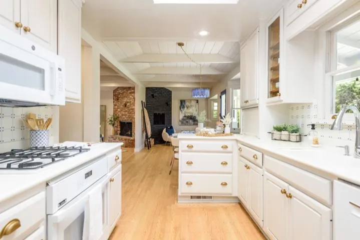 435 Buena Vista Avenue, Redwood City, California 94061