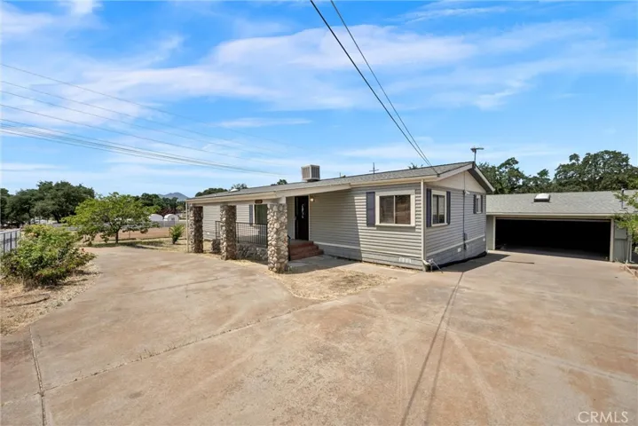 Fully fenced , double entrance and detached 2 car garage