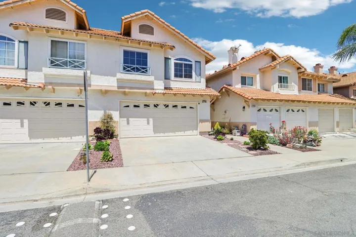 1716 Promenade Circle, Vista, California 92083