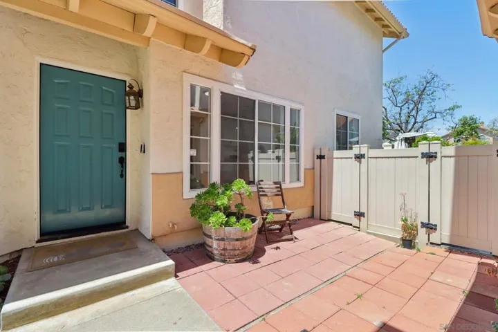 1716 Promenade Circle, Vista, California 92083