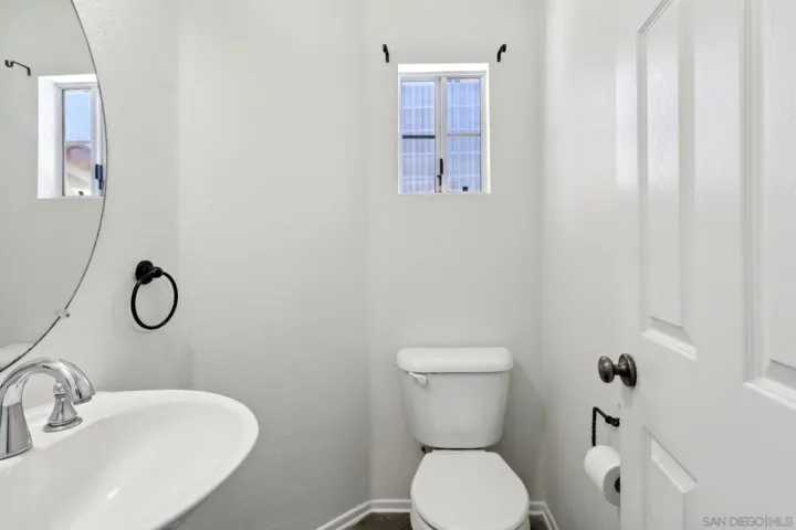 1716 Promenade Circle, Vista, California 92083