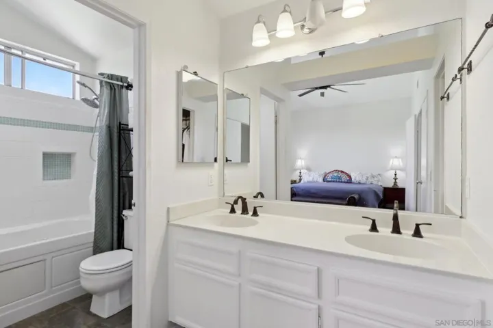 1716 Promenade Circle, Vista, California 92083