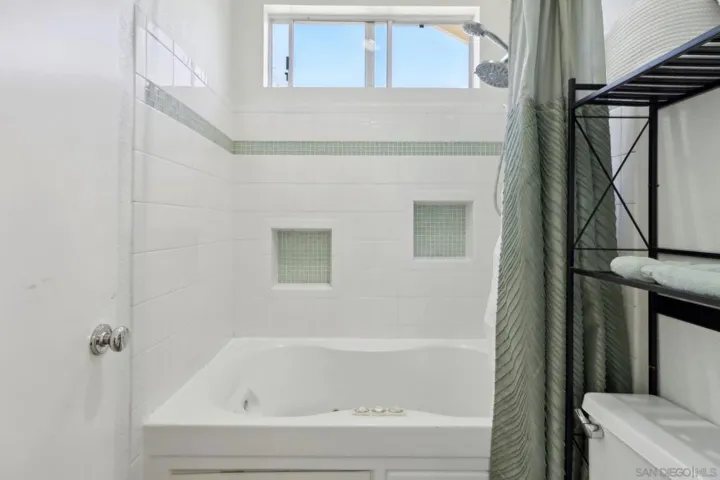 1716 Promenade Circle, Vista, California 92083