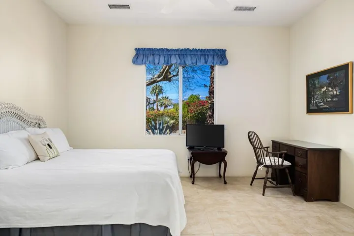 32-web-or-mls-NWHillcrest_OPMG_0325_047
