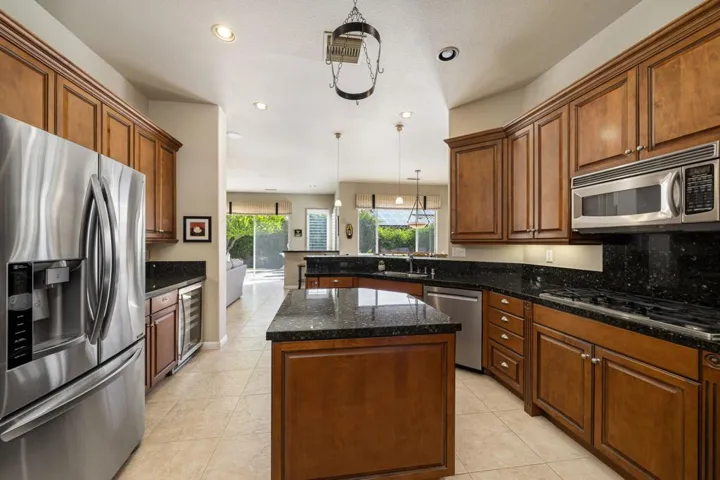 18-web-or-mls-NWHillcrest_OPMG_0325_025