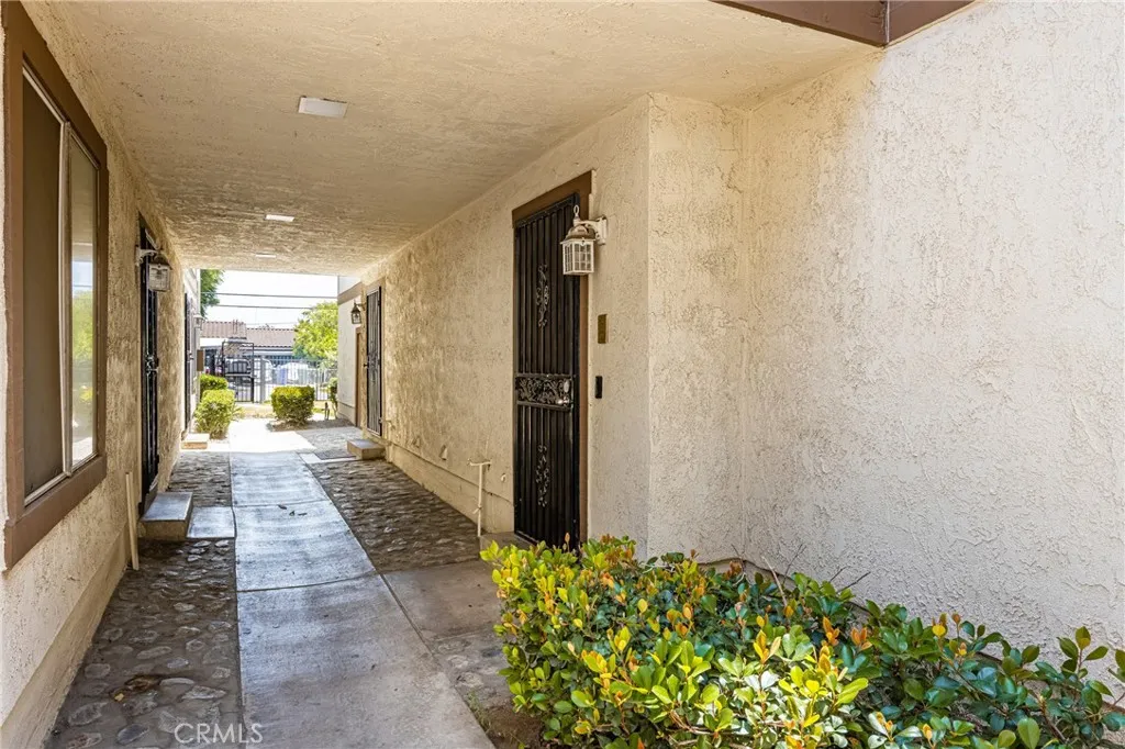 1206 S Cypress Avenue F, Ontario, California 91762 home-pic-3