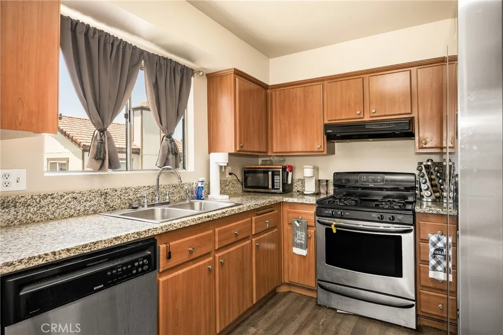 1206 S Cypress Avenue F, Ontario, California 91762 home-pic-18
