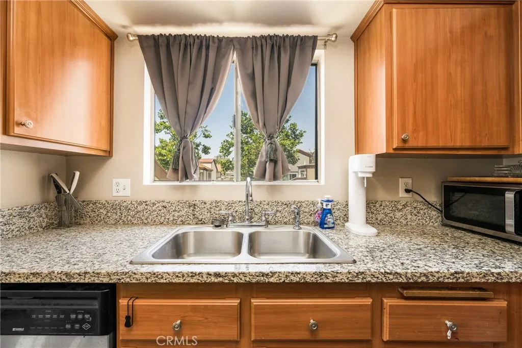 1206 S Cypress Avenue F, Ontario, California 91762 home-pic-19