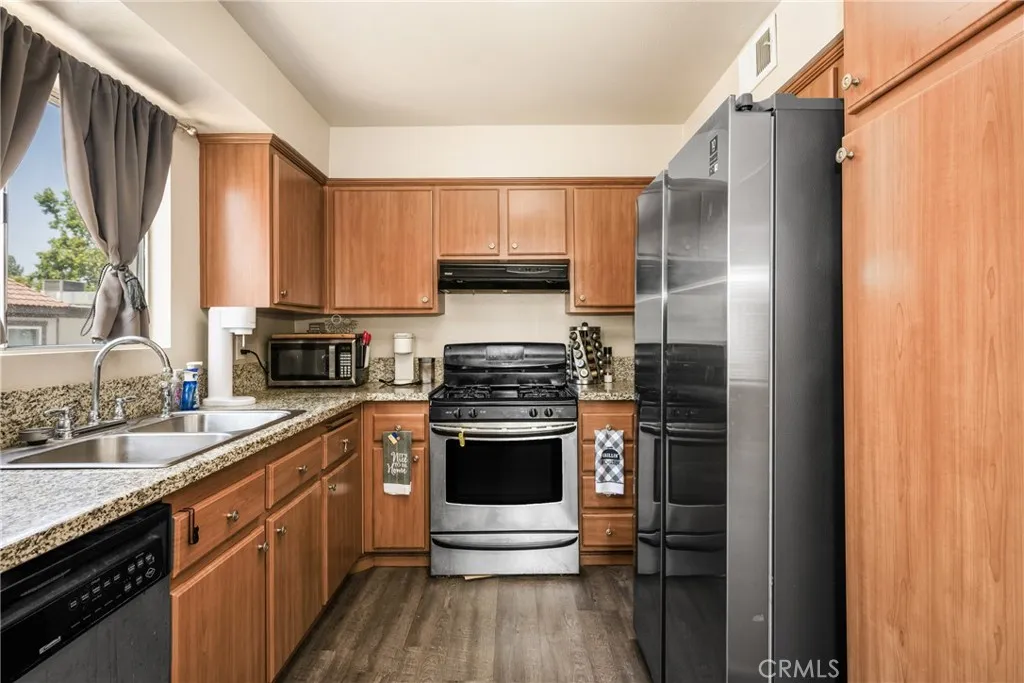 1206 S Cypress Avenue F, Ontario, California 91762 home-pic-17
