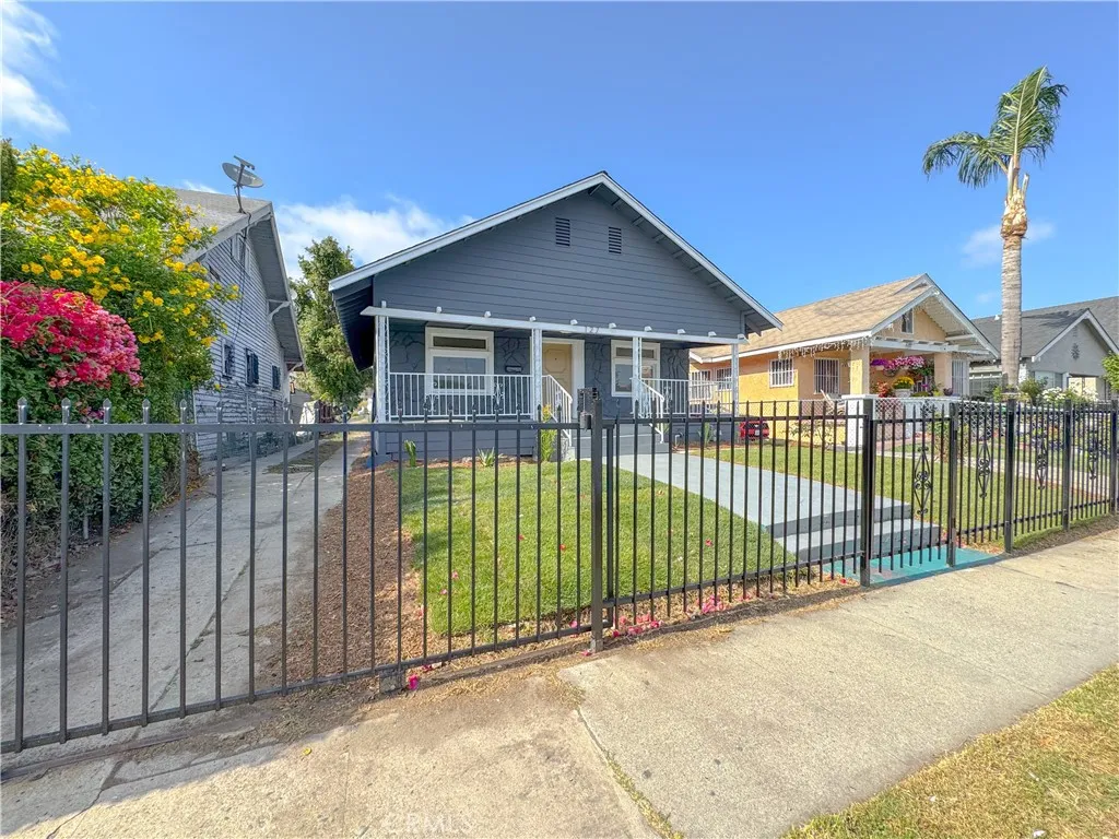 127 E 65th Street, Los Angeles, California 90003 home-pic-2