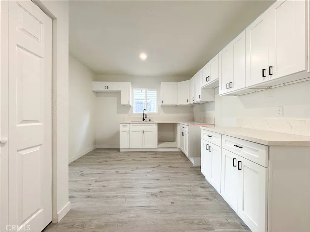 127 E 65th Street, Los Angeles, California 90003 home-pic-4