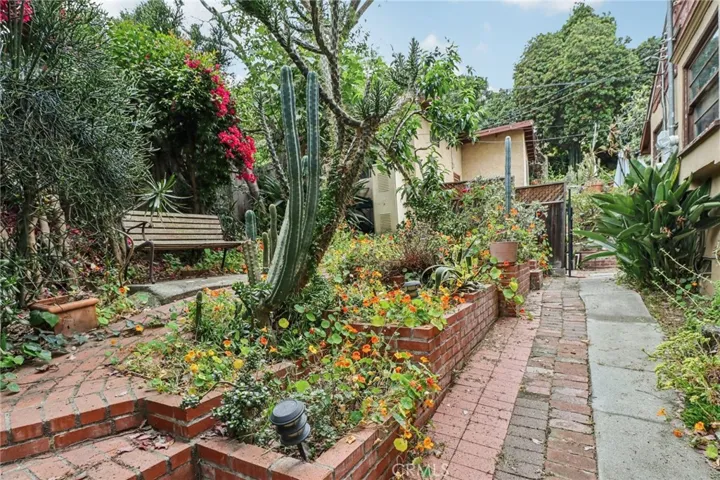 5603 Heatherdale Drive, Los Angeles, California 90043