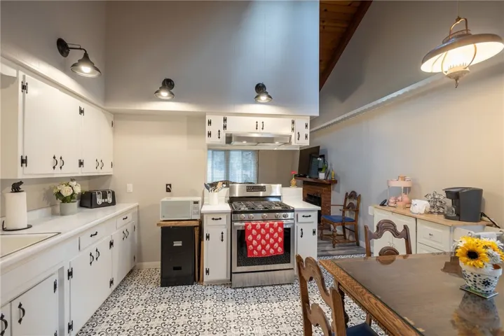 913 W Rainbow Boulevard, Big Bear City, California 92314
