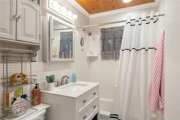 913 W Rainbow Boulevard, Big Bear City, California 92314