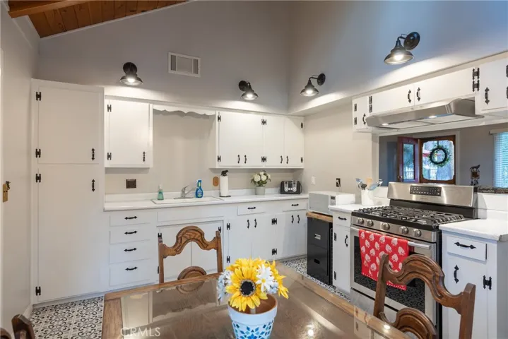 913 W Rainbow Boulevard, Big Bear City, California 92314
