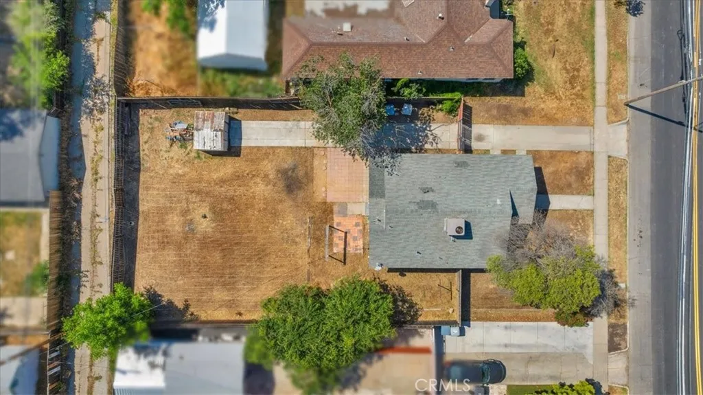 1906 N Fruit Avenue, Fresno, California 93705 home-pic-11