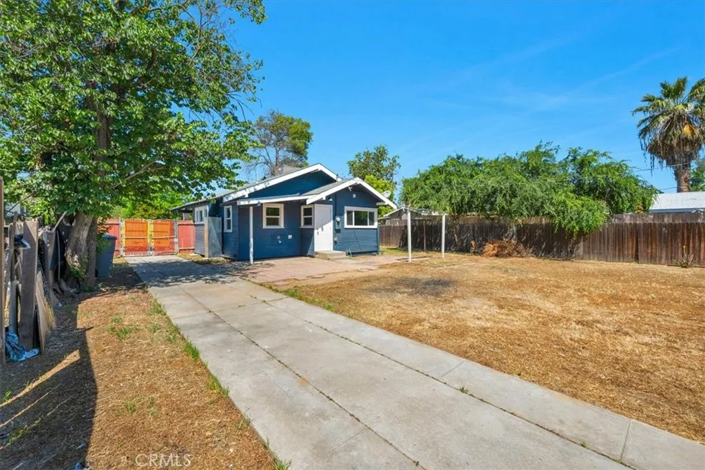 1906 N Fruit Avenue, Fresno, California 93705 home-pic-32