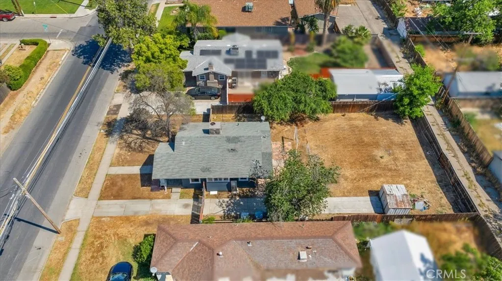 1906 N Fruit Avenue, Fresno, California 93705 home-pic-3